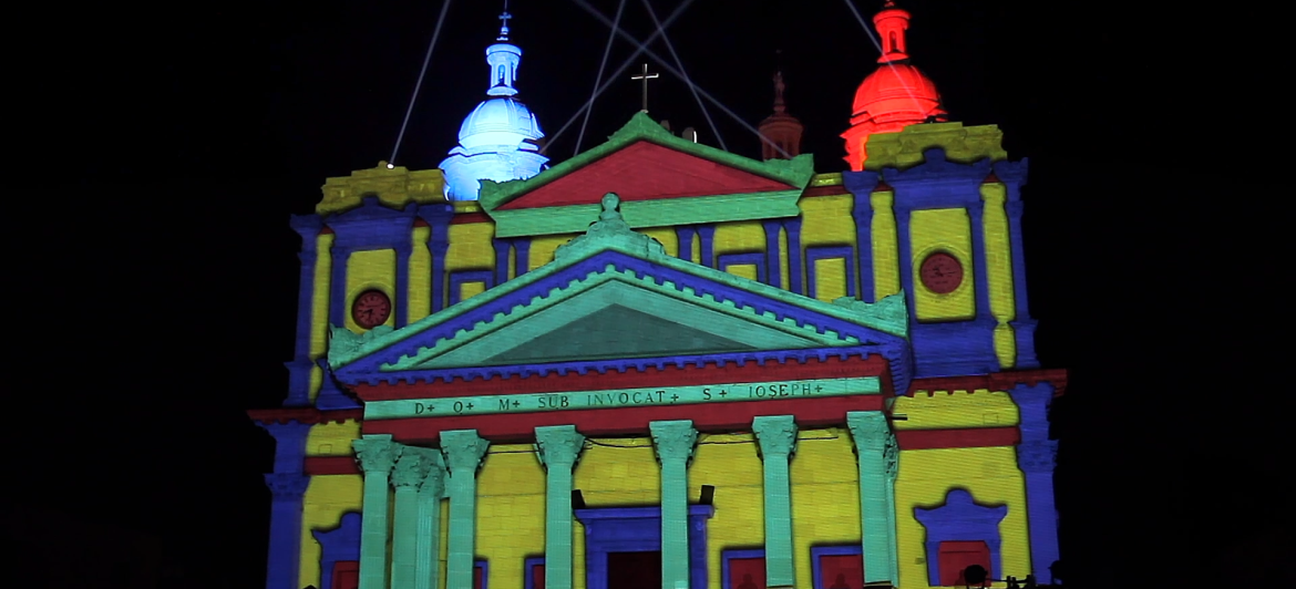 Proyección de video mapping en un evento corporativo realizada por Reflecto films