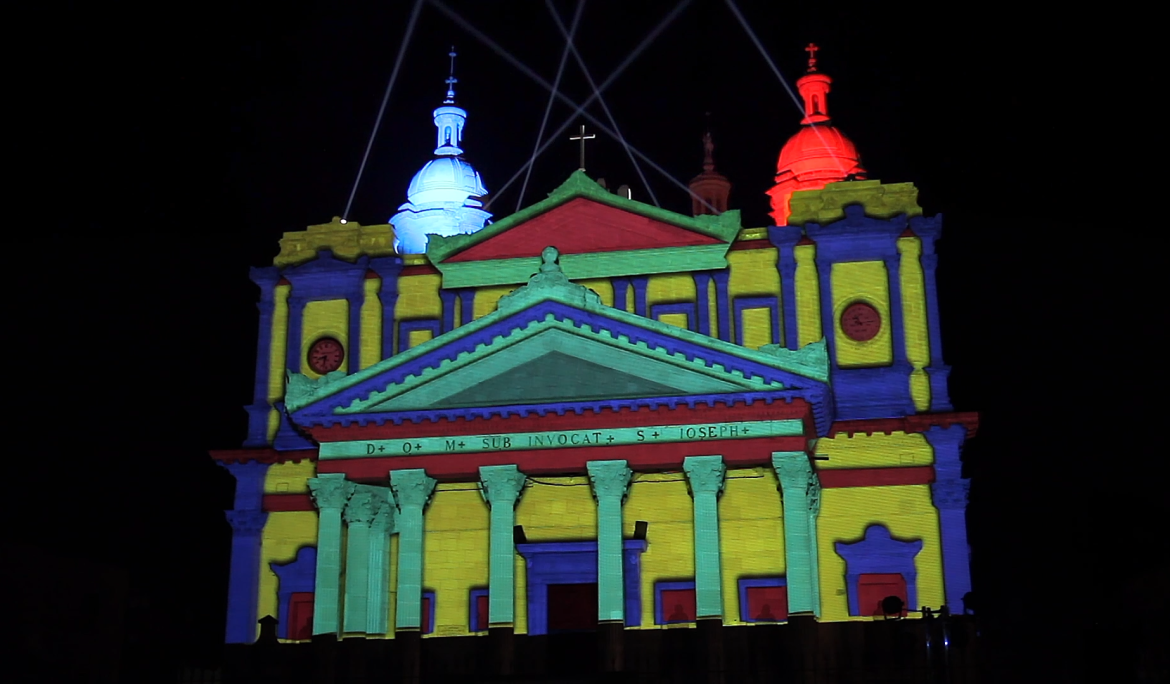 Proyección de video mapping en un evento corporativo realizada por Reflecto films