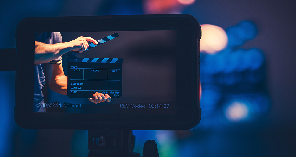 Set de producción audiovisual profesional con tecnología de vanguardia para videos corporativos.